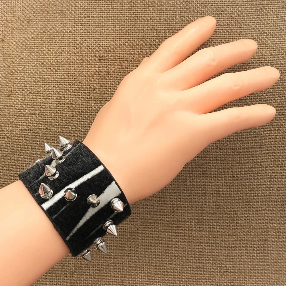 🌼 Wide Fur Spike Punk Snap Wrap Bracelet
